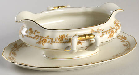 FR23 Gravy Boat with Attached Underplate
