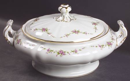 Gloria Round Covered Vegetable
