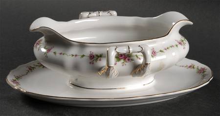 Gloria Gravy Boat with Attached Underplate
