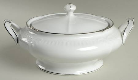 Minuet Round Covered Vegetable