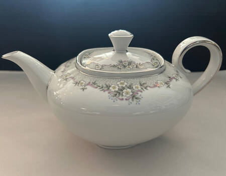 Priscilla Teapot & Lid