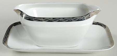 2160 Gravy Boat & Underplate