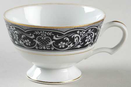Muse Footed Cup