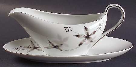 Berry Gravy Boat & Underplate/Relish