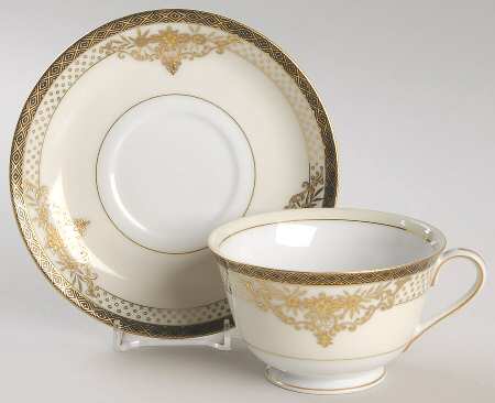 Countess Visconti Footed Cup & Saucer Set