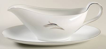 Full Crop Gravy Boat & Underplate/Relish