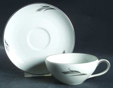 Full Crop Flat Cup & Saucer Set