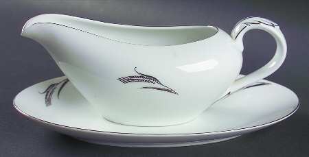 Full Crop Gravy Boat & Underplate/Relish
