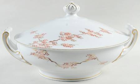 Maple (Rim) Round Covered Vegetable