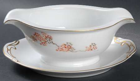 Maple (Rim) Gravy Boat with Attached Underplate