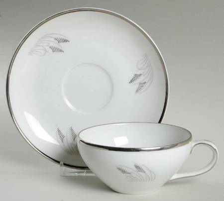 Moon Glow (Black Plant) Flat Cup & Saucer Set