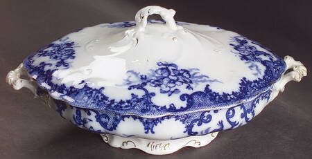 Versailles (Flow Blue) Oval Covered Vegetable