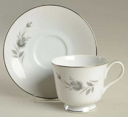 Darien Footed Cup & Saucer Set