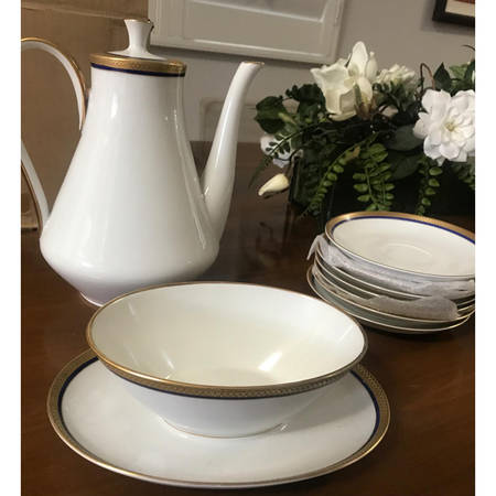 FR108 Gravy Boat with Attached Underplate