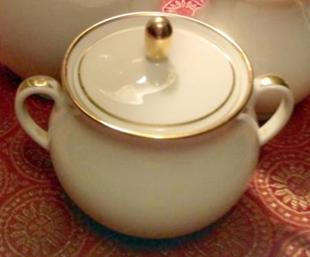 02422 Sugar Bowl & Lid