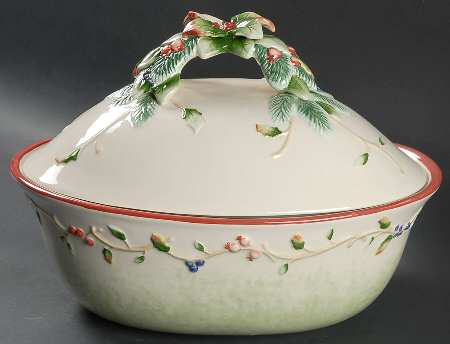 Winter Holiday 2.5 Quart Oval Covered Casserole