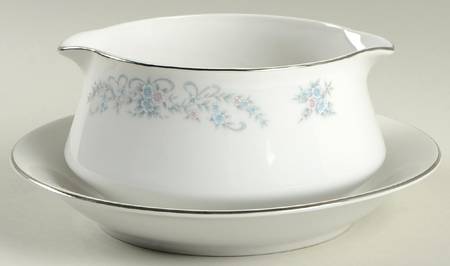 FST1 Gravy Boat with Attached Underplate
