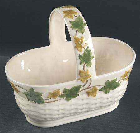 Ivy II (England) Medium Basket with Handle