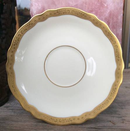 La Duchesse (Gold) Saucer for Footed Cup