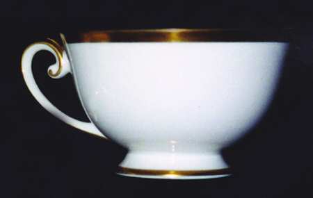 01650 Footed Cup