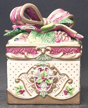 Florentine Christmas (Giftware) Sculpted Box & Lid