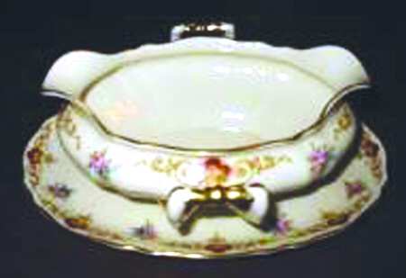 FR158 Gravy Boat with Attached Underplate