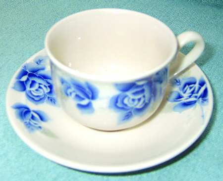 FAA2 Flat Cup & Saucer Set