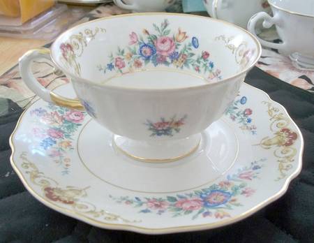 8282 Footed Cup & Saucer Set