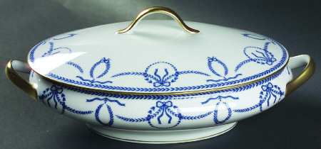 Cheverny Blue Oval Covered Vegetable