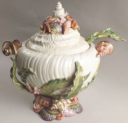 Oceana (Multicolor Shells) Tureen & Lid w/Ladle