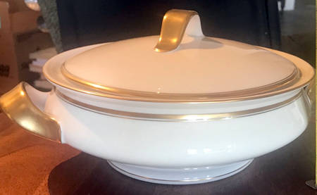 7308 Round Covered Vegetable