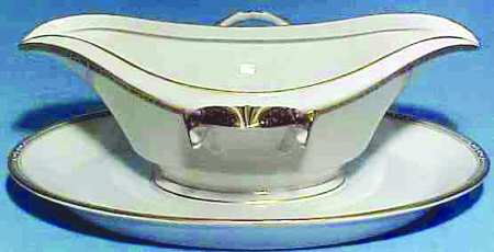 8073 Gravy Boat with Attached Underplate