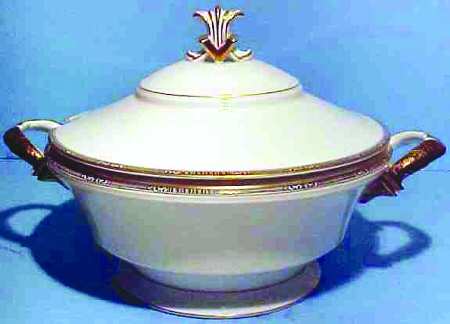 8073 Round Covered Vegetable