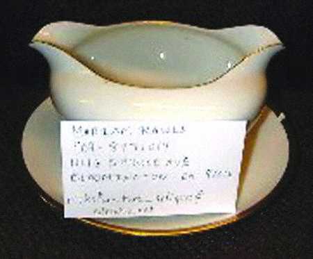 FUK48 Gravy Boat with Attached Underplate