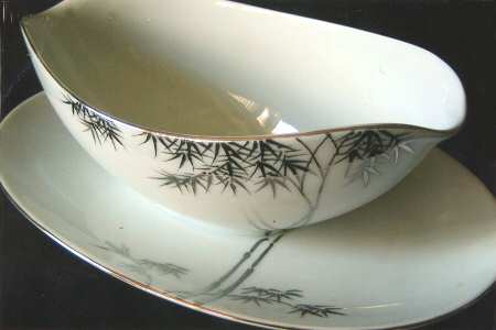 FUY12 Gravy Boat with Attached Underplate