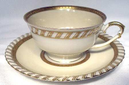 8810 Footed Cup & Saucer Set