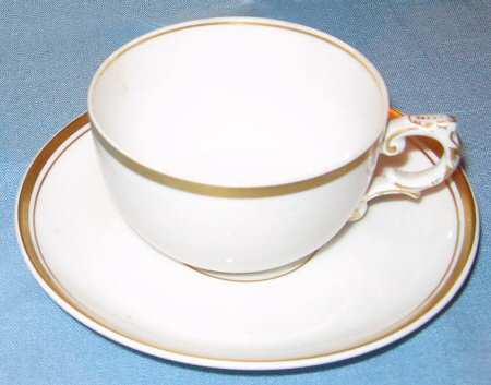 Cortesia Flat Cup & Saucer Set