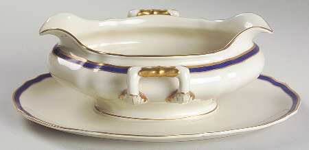 FR257 Gravy Boat with Attached Underplate
