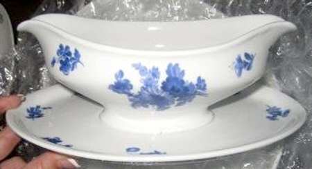 FR269 Gravy Boat with Attached Underplate