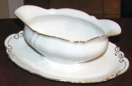 A36 Gravy Boat with Attached Underplate
