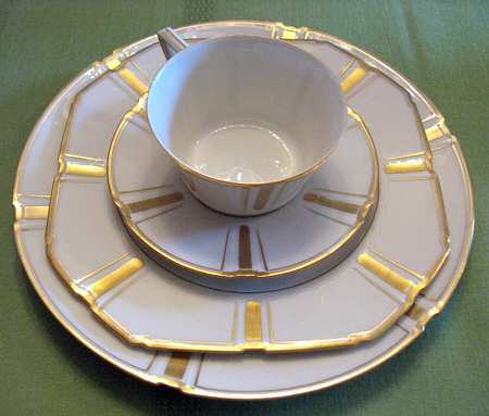 FUR94 Flat Cup & Saucer Set
