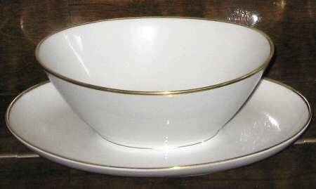 FR291 Gravy Boat with Attached Underplate