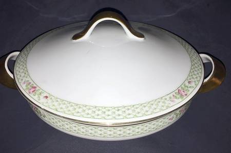 Marie Antoinette Round Covered Vegetable