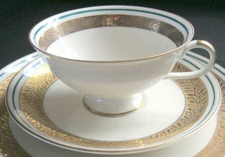 02655 Footed Cup & Saucer Set