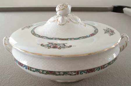 Mayfair Westwood Round Covered Vegetable