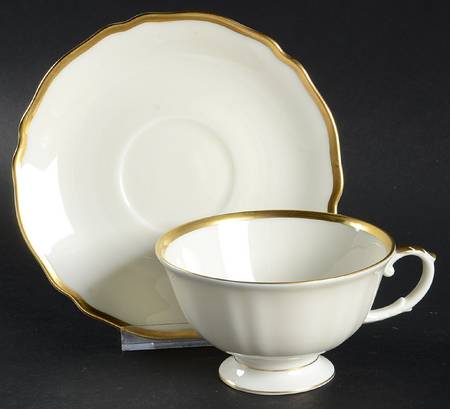 FR311 Footed Cup & Saucer Set