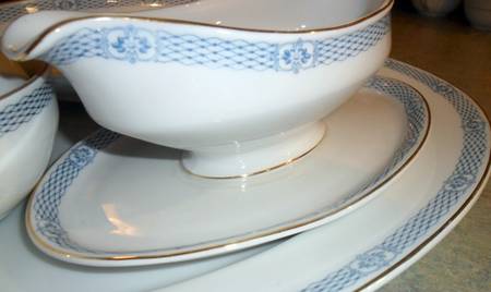 FR313 Gravy Boat & Underplate