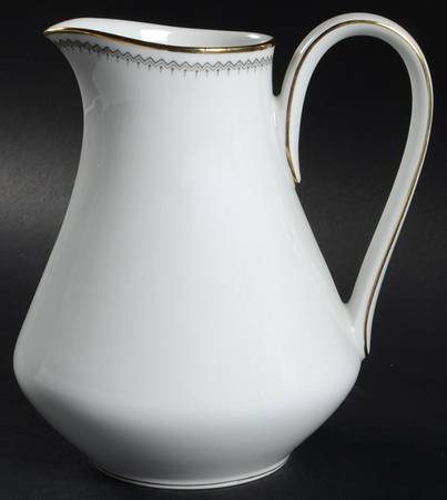 FR316 32 Oz Pitcher