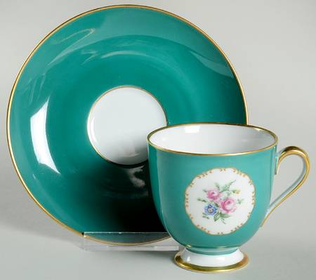 01392 Footed Cup & Saucer Set
