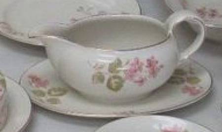 FEB9 Gravy Boat & Underplate